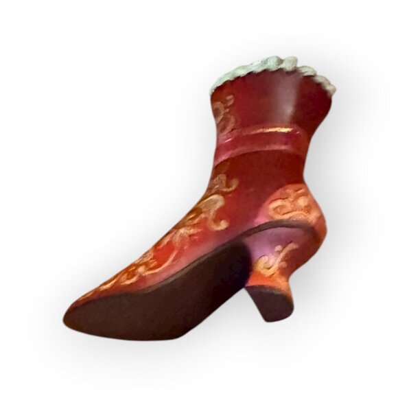 Stepping in Time “Lady in waiting” – Collectible Shoe Ornament by Ashton-Drake - Picture 6 of 7